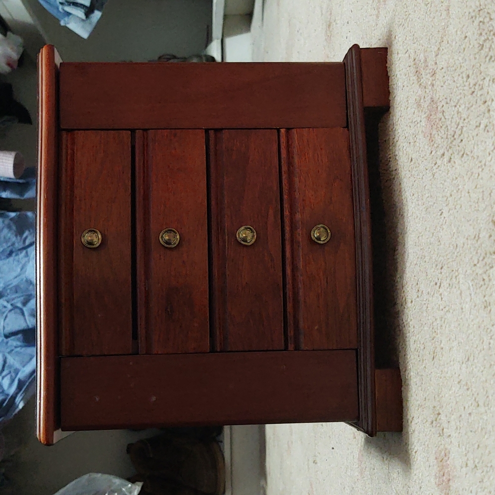 Jewelry box